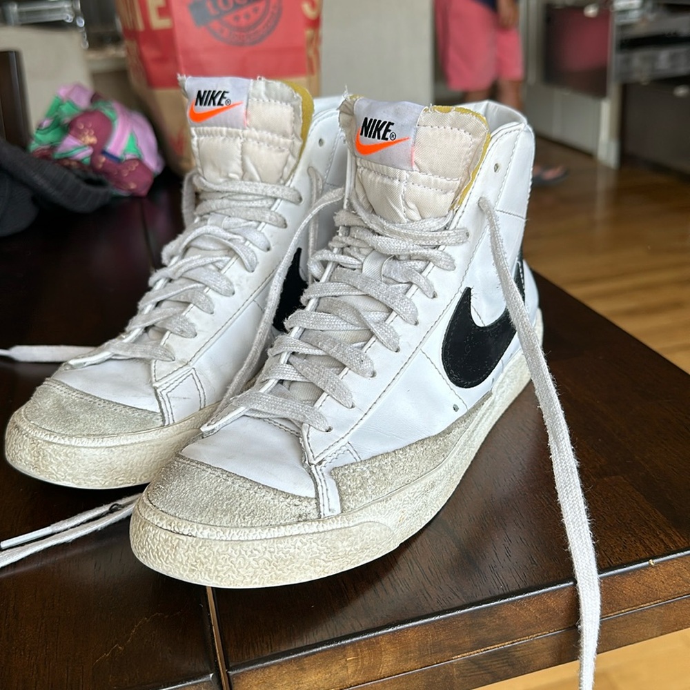 NIKE blazers white black and gray women’s size 7.5
